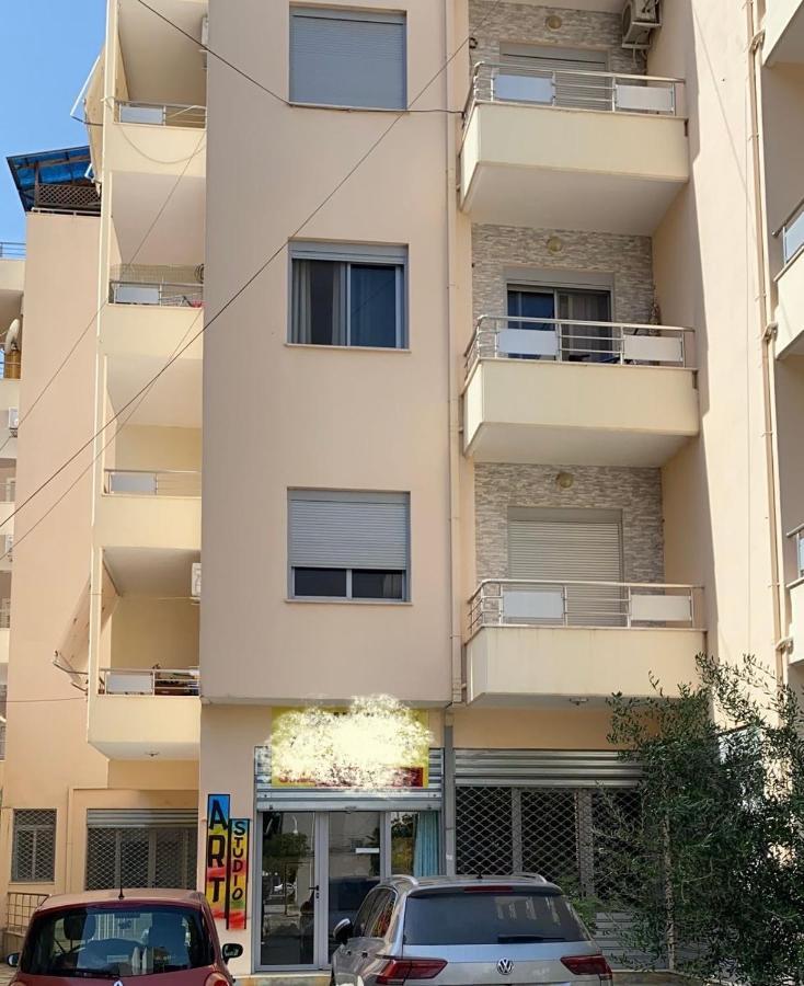 Center Apartment Vlorë Exteriör bild