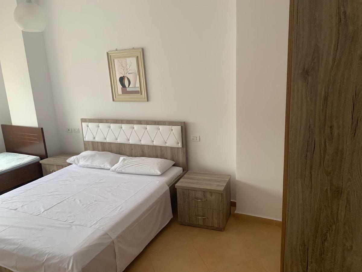Center Apartment Vlorë Exteriör bild